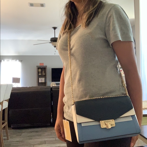 New Mk kinsley medium shoulder 🦋 - Picture 10 of 14